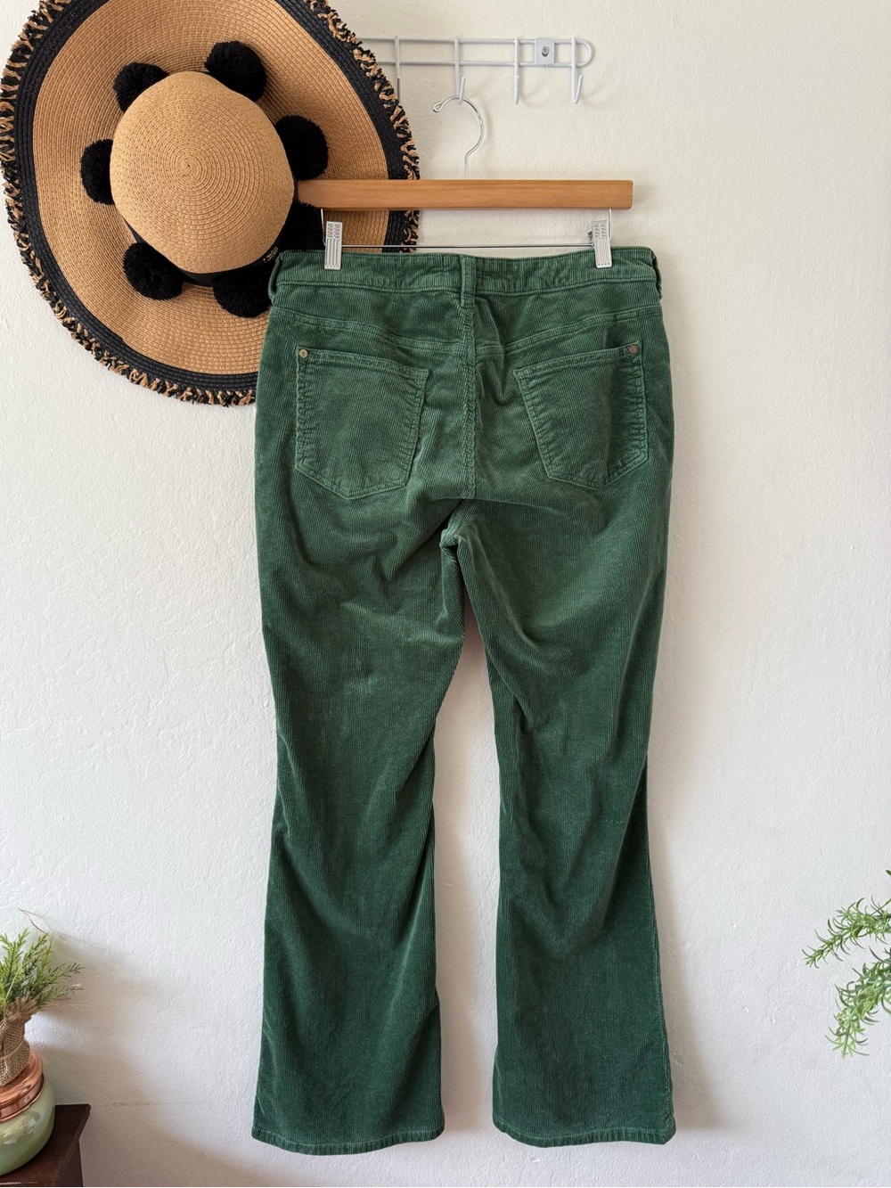 Anthropologie Pilcro The Icon Green Flare Leg Corduroy Pants Size 32 - Picture 4 of 16